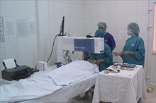 Bệnh viện mắt Hà Nội triển khai công nghệ mổ mắt không chạm